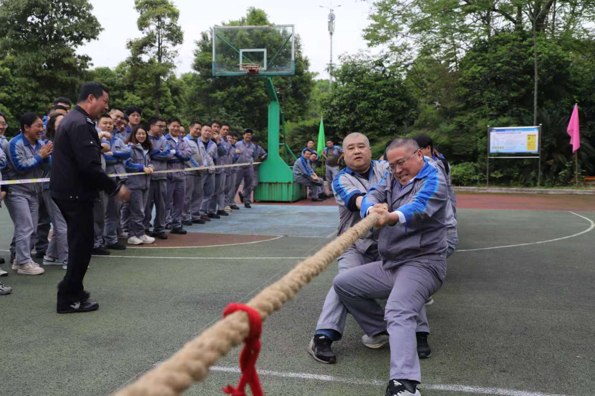 凝心聚力  “绳”采飞扬——公司举办建厂86周年职工拔河比赛 重庆机床集团